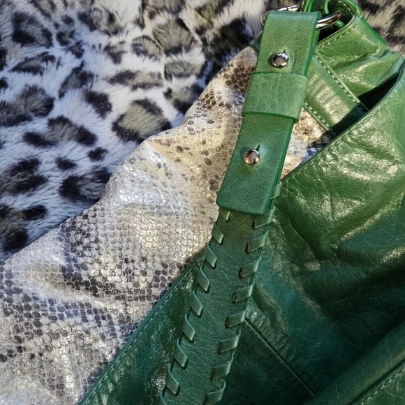 Soprano | Gorgeous  Green Slouchy Leather Bags Iridescent Snake Pattern - Rare! - Picture 10 of 16